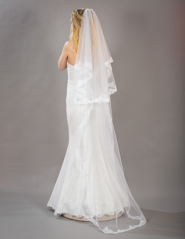 Long bridal veil with lace
