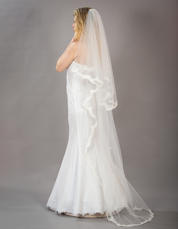 Long bridal veil with lace