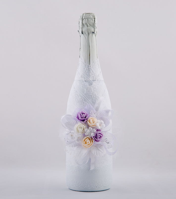 Сватбено шампанско в бяло и лилаво