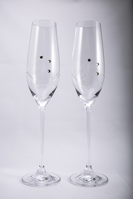 Crystal wedding glasses with pebbles