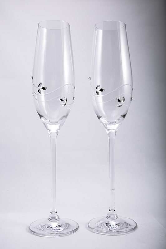 Crystal wedding glasses with pebbles