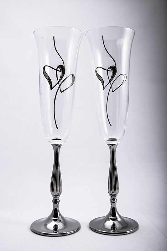 Wedding glasses with hand-painted decor