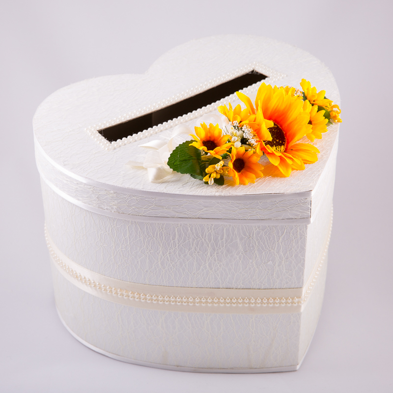 Envelope and money box with sunflowers