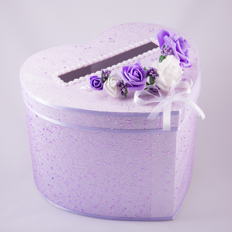 Envelope and money box in white and lilac