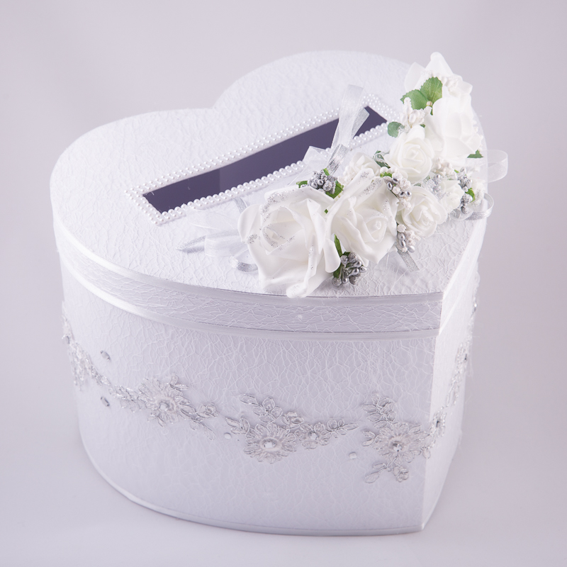 Envelope and money box in white and silver