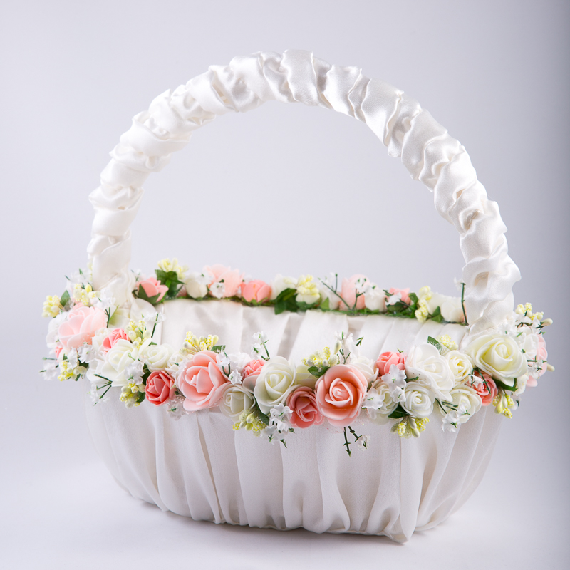 Wedding basket in ecru and peach