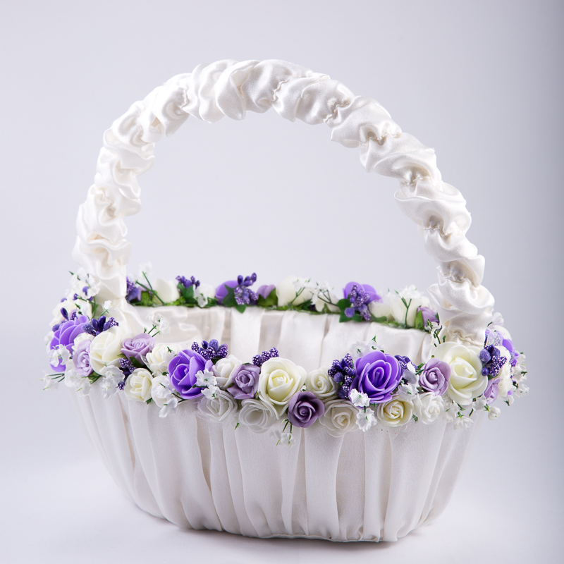 Wedding basket in ecru and purple