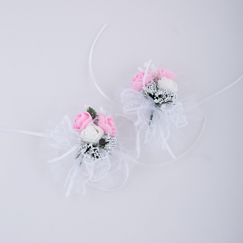Decorations for glasses and candles in pink