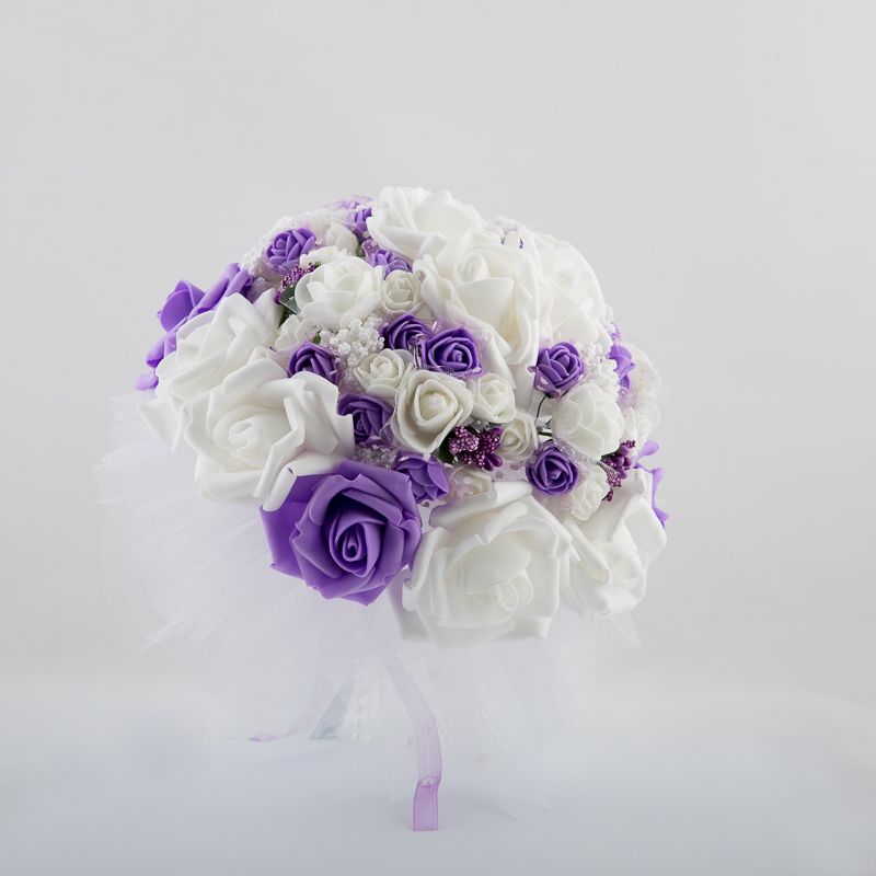 Bridal bouquet in white and purple