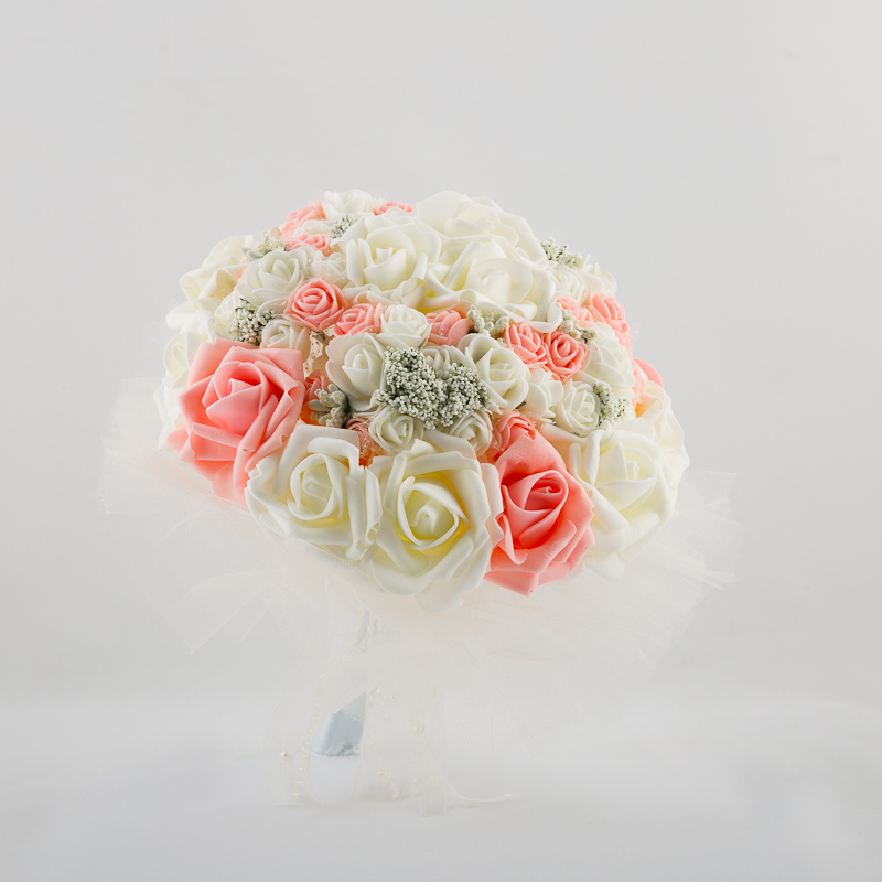 Bridal bouquet in ecru and peach