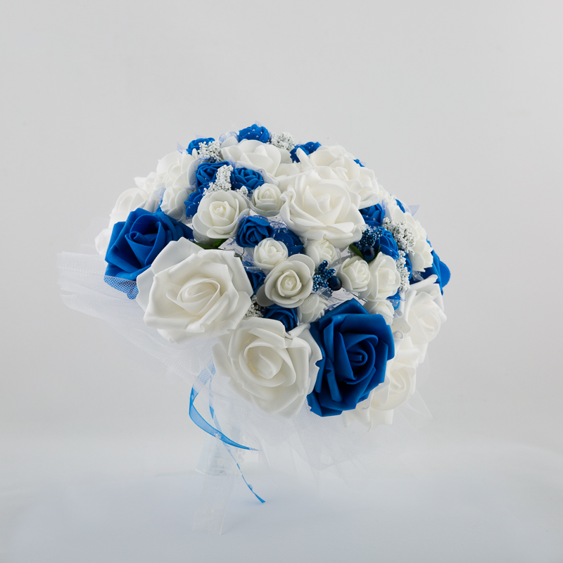 Bridal bouquet in white and blue