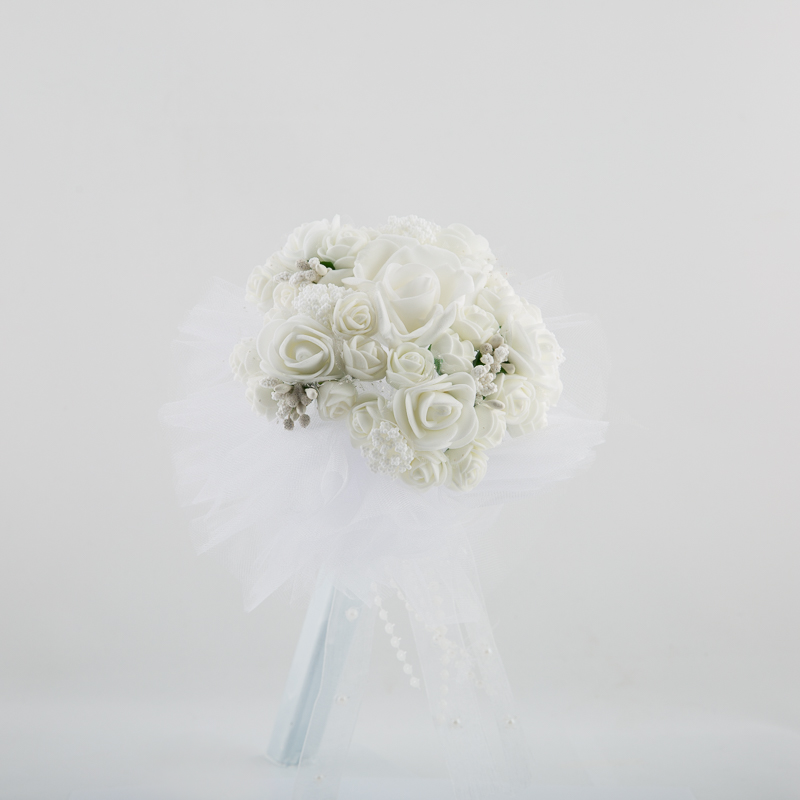 Bouquet for throwing in white