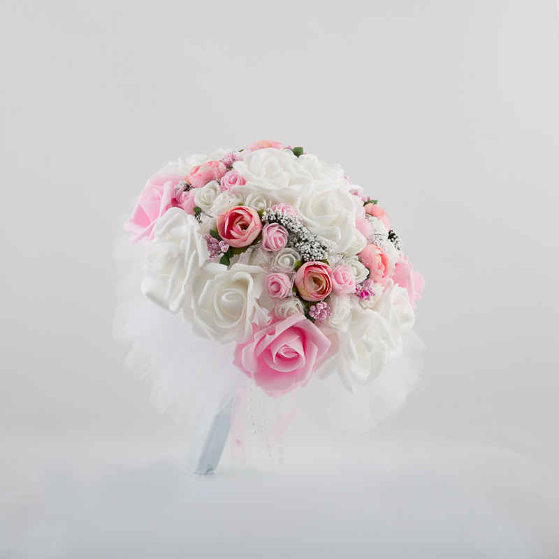 Bridal bouquet in white and pink