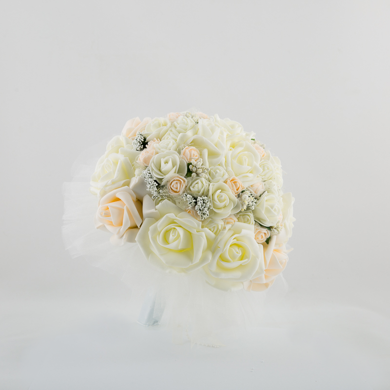 Bridal bouquet in ecru