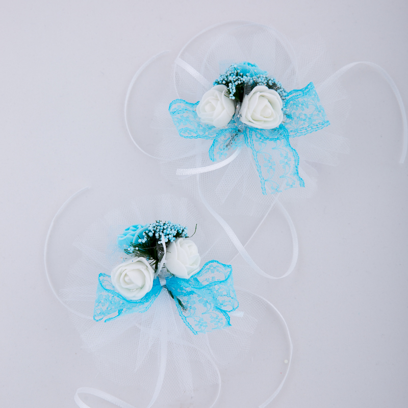 Decorations for glasses and candles in light blue