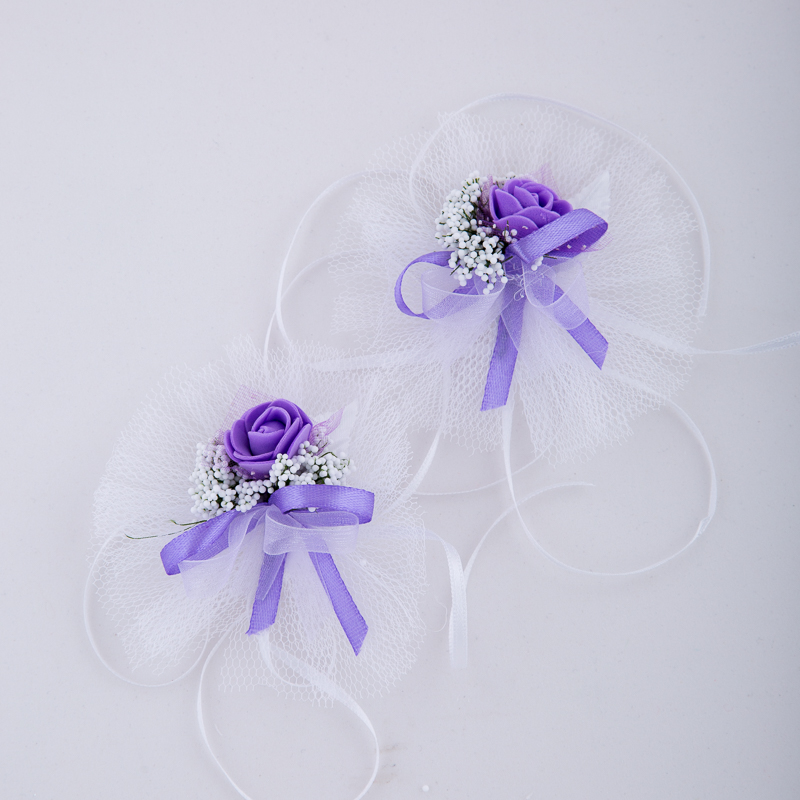 Decorations for glasses and candles in purple