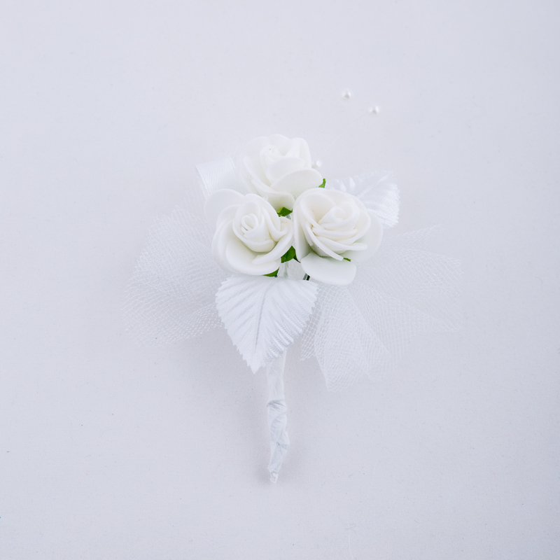Boutonniere with three roses and tulle