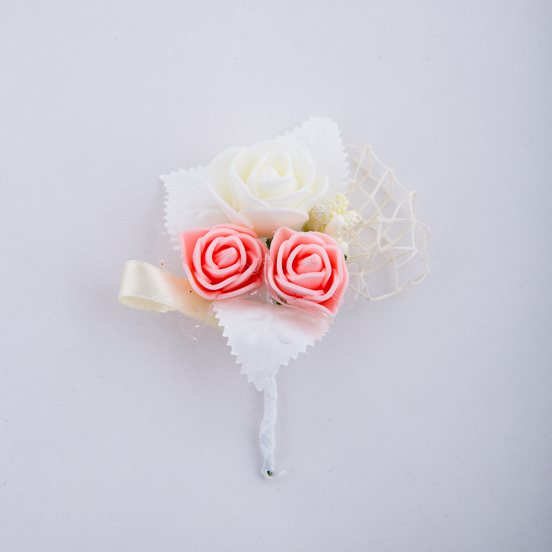 Boutonniere with three roses and net