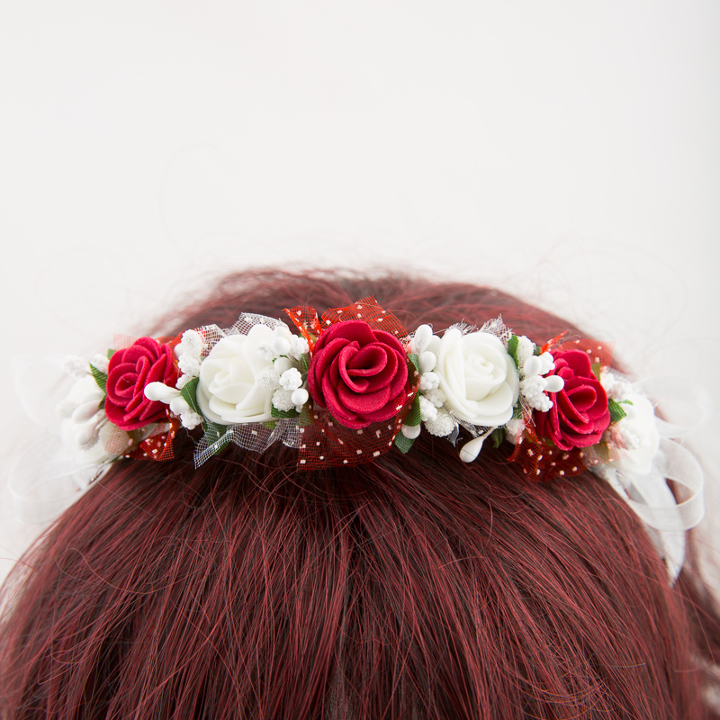 Tiara with roses and ribbons